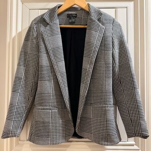 Aqua Women's Black and White Houndstooth Blazer - Size XS